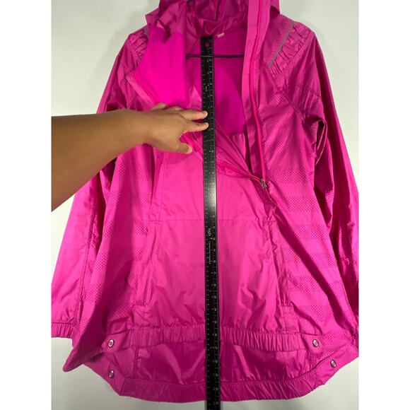 Lululemon Women's Pack & Go Pullover Wind Breaker in Paris Pink, Size: 6 - Picture 3 of 14